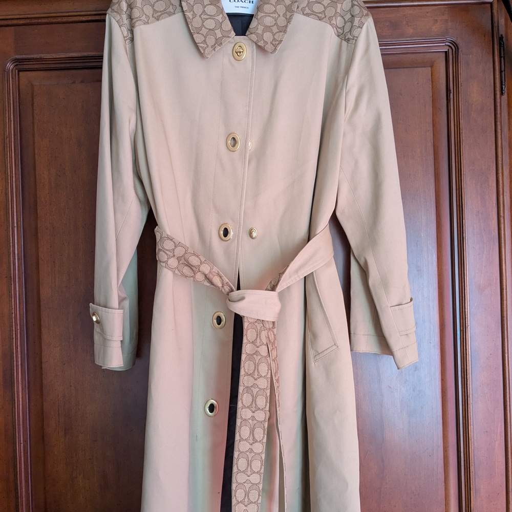 Coach Signature Trench. Brand New Tags On. Turnlock details and reversible belt.